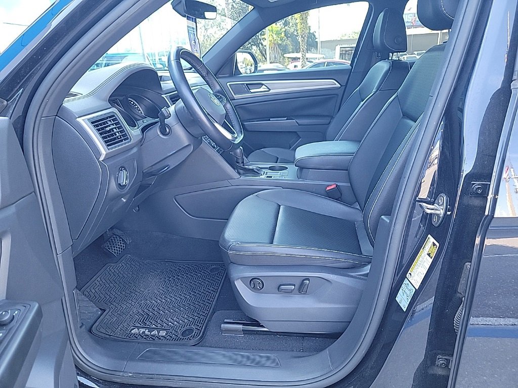 2020 Volkswagen Atlas Cross Sport V6 SE Technology photo 2