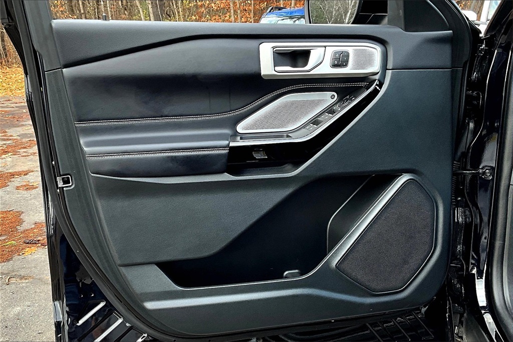 2023 Ford Explorer ST photo 7