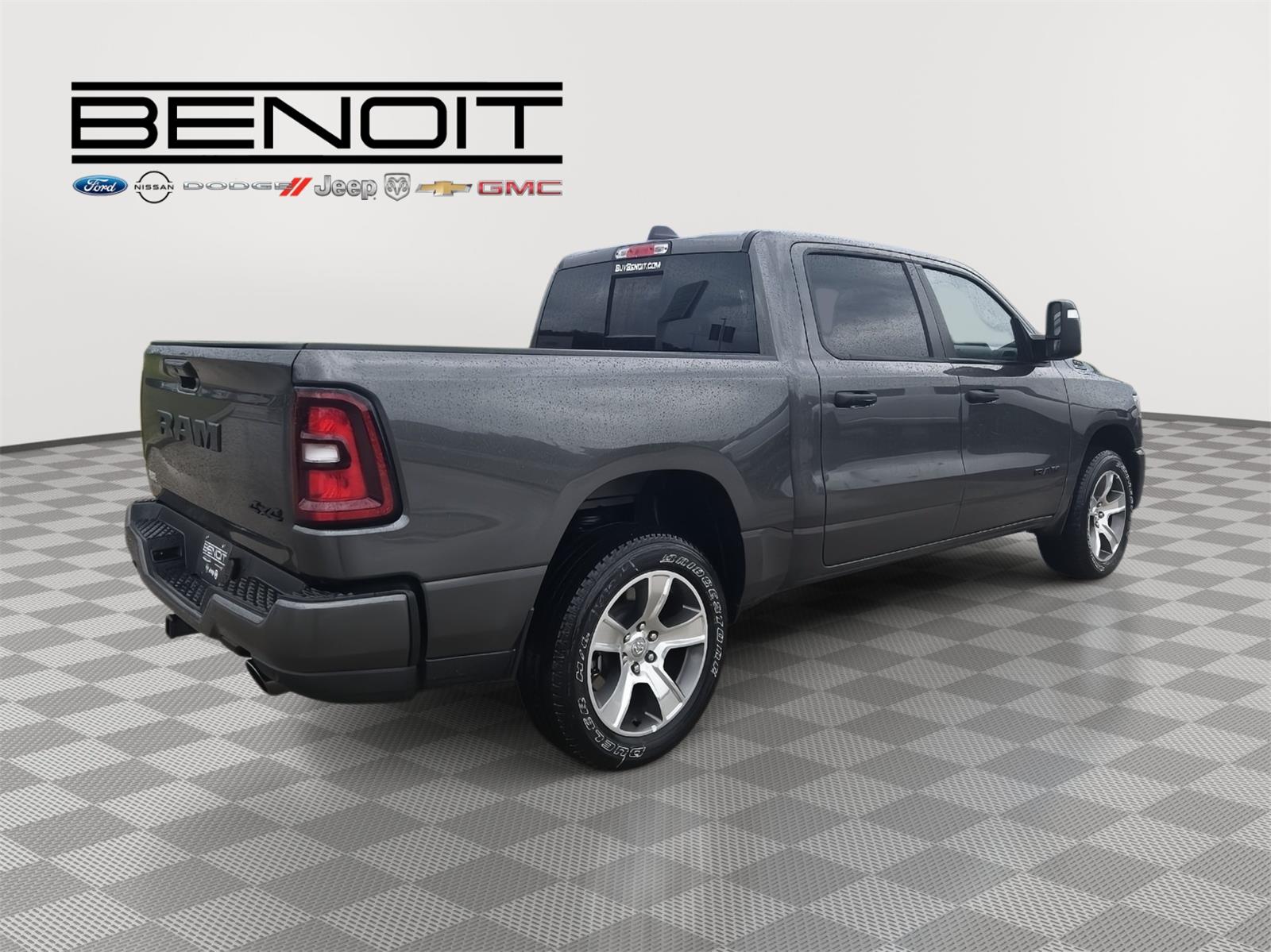 2025 Ram 1500 Tradesman photo 3