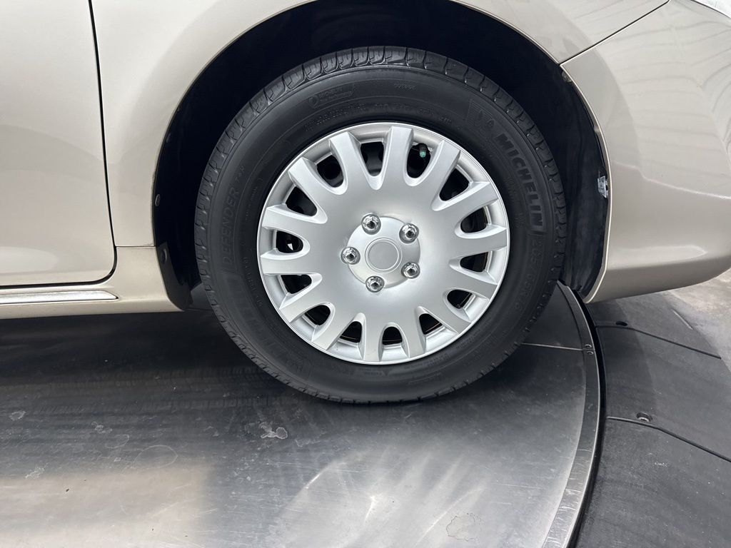 2014 Toyota Camry Hybrid LE photo 9