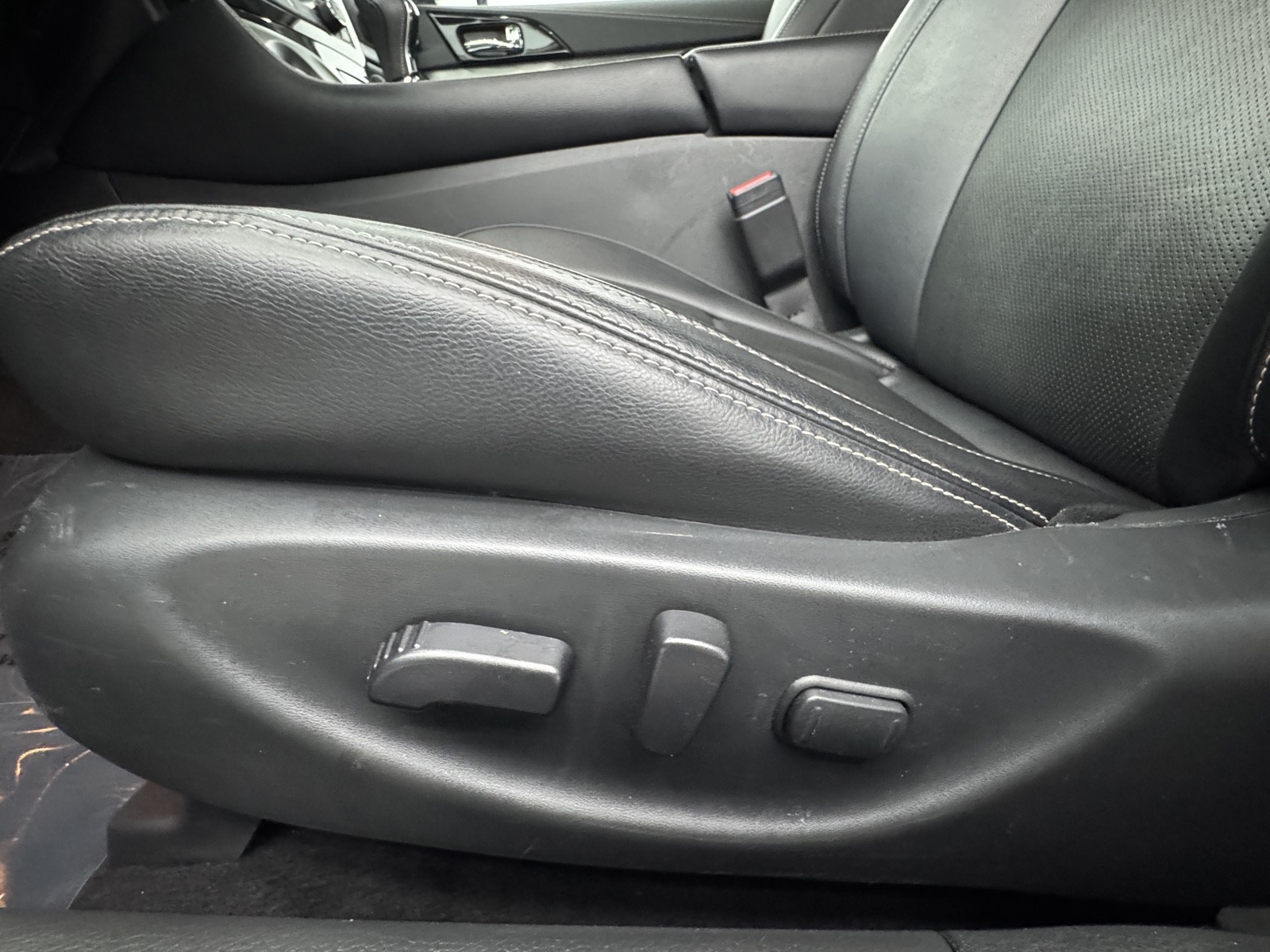 2023 Nissan Maxima SV photo 19