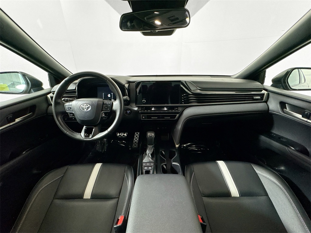 2025 Toyota Camry SE photo 7
