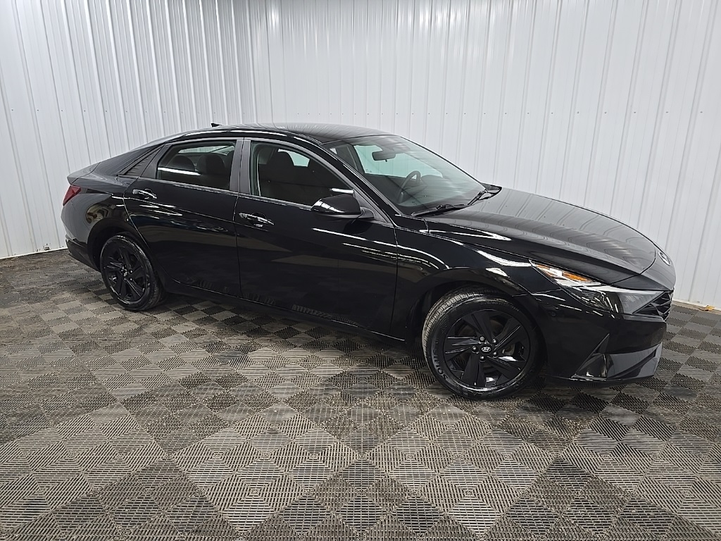 2023 Hyundai Elantra SEL's photo