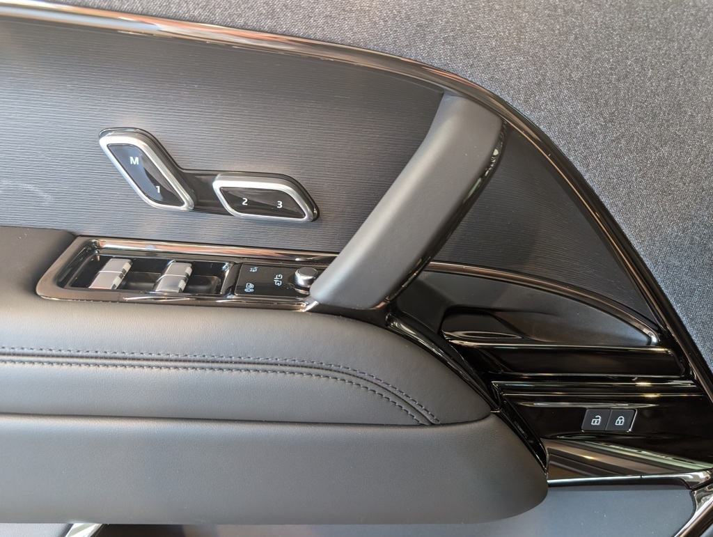 2025 Land Rover Range Rover Sport SE photo 8