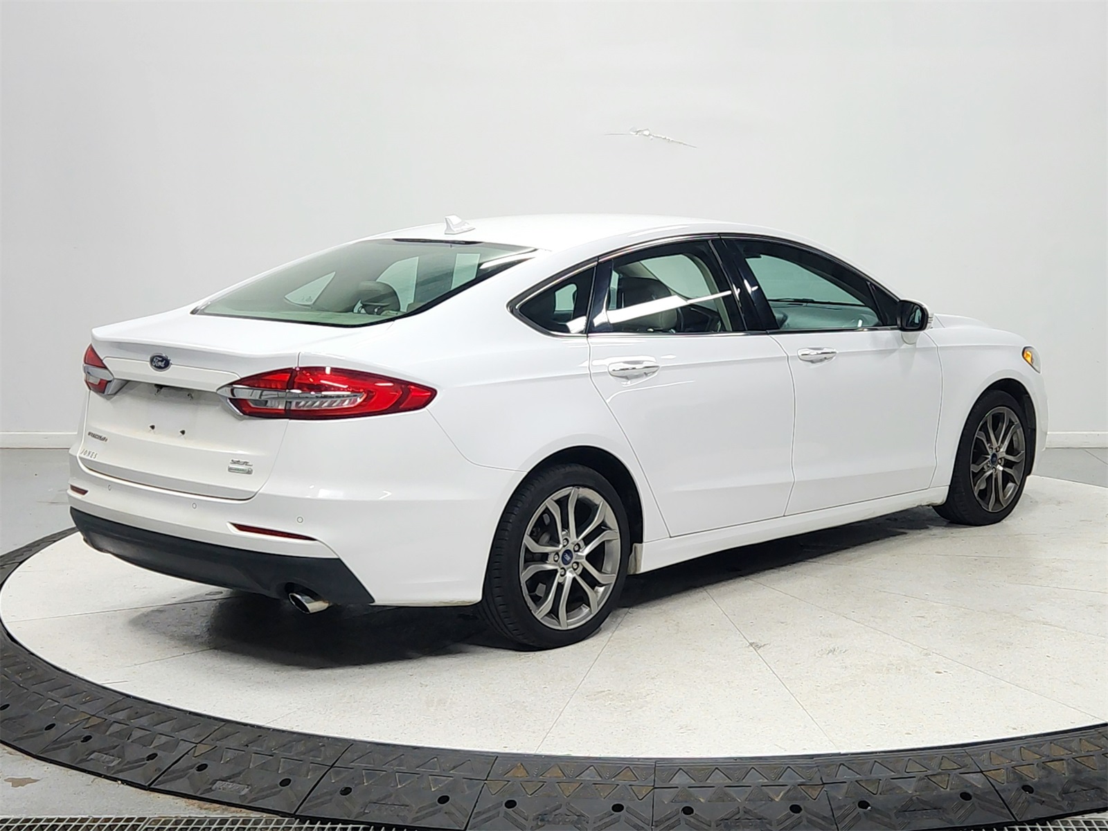 2019 Ford Fusion SEL photo 4