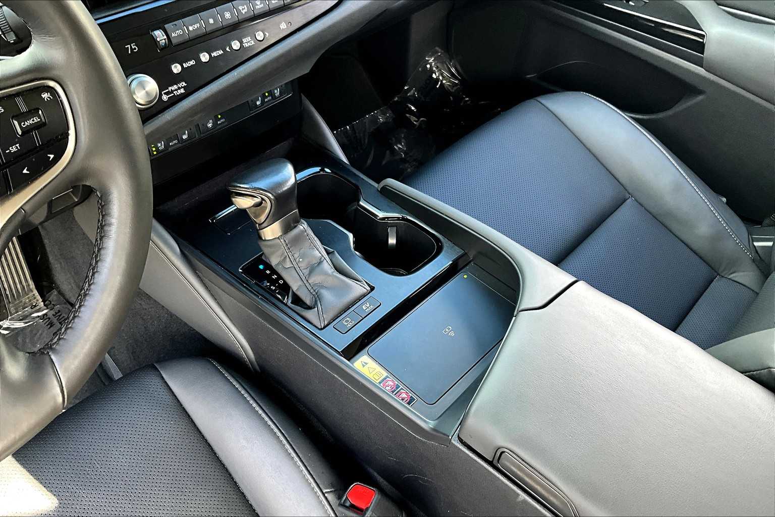 2023 Lexus ES Premium photo 16