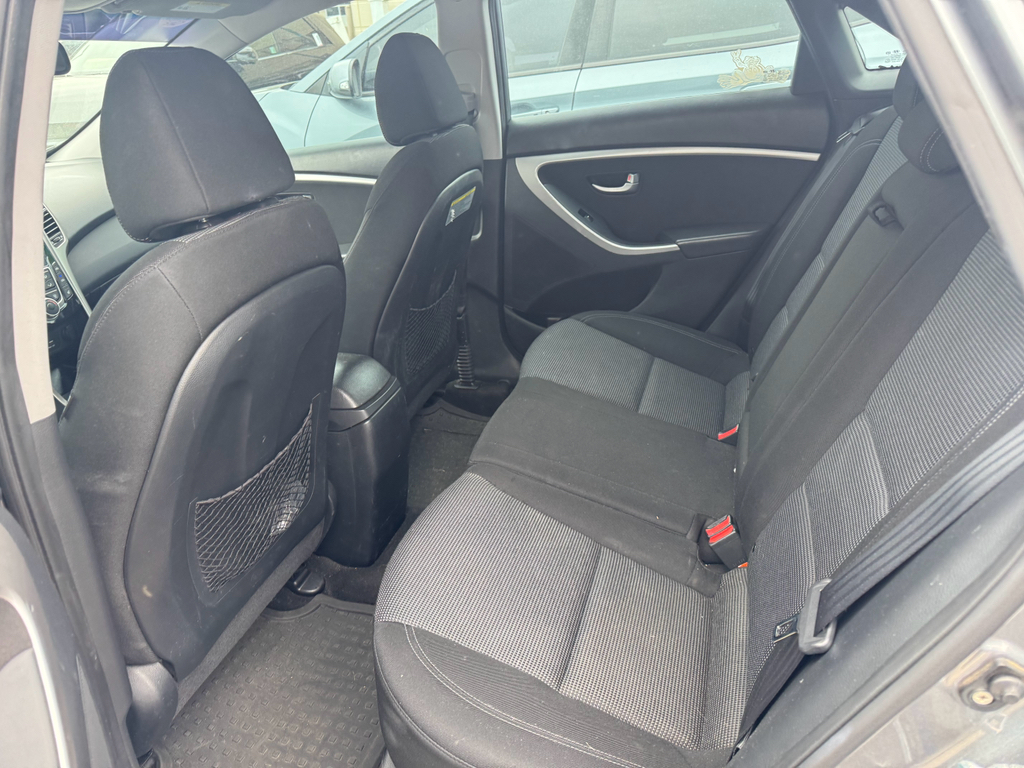 2016 Hyundai Elantra GT Base photo 4