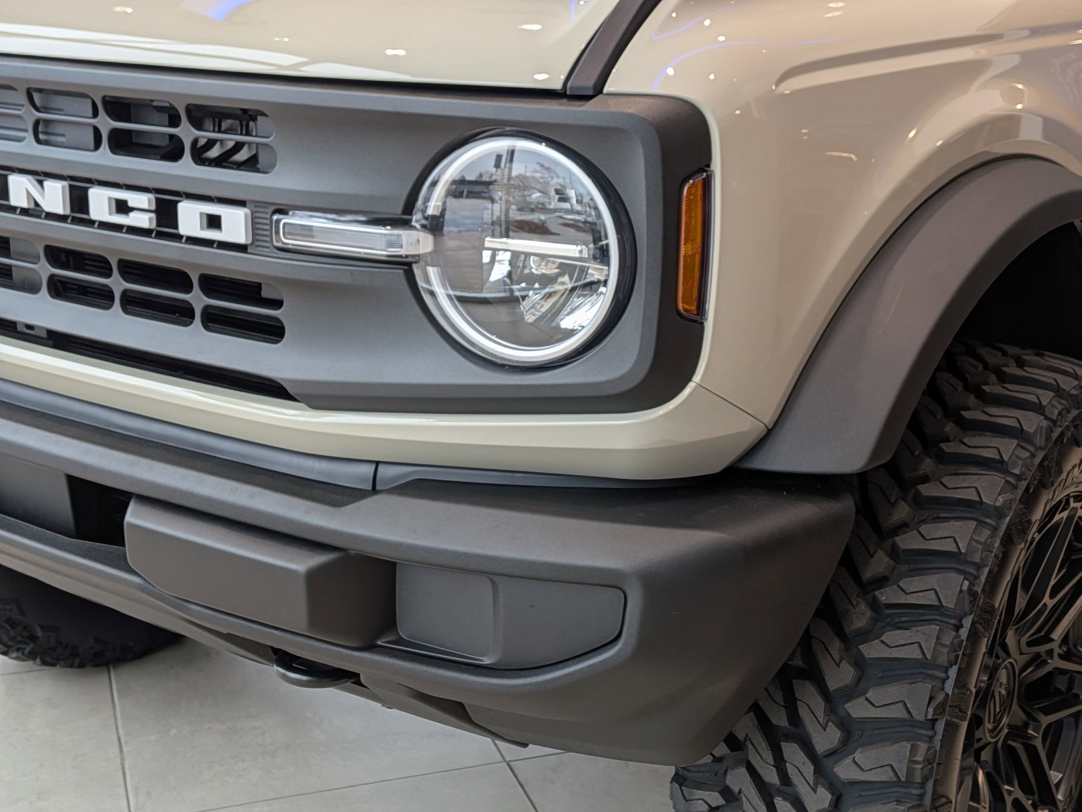 2025 Ford Bronco Base photo 2