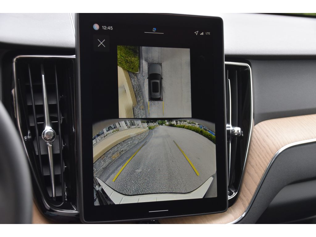 2026 Volvo XC60 B5 Plus photo 20