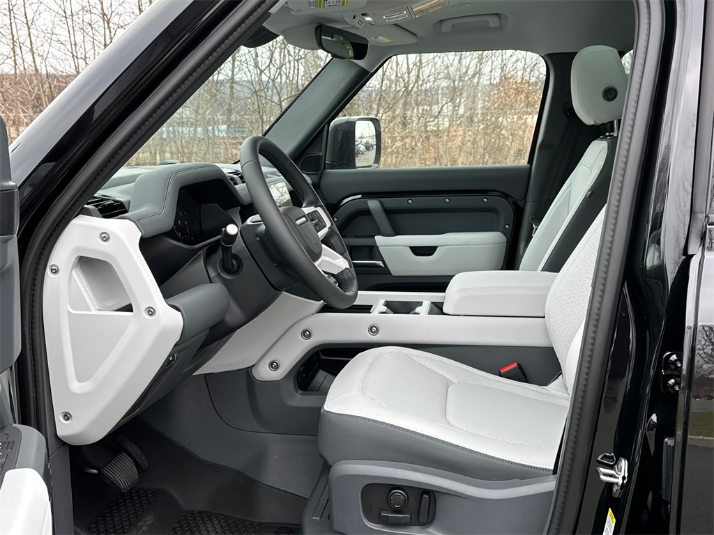 2025 Land Rover Defender 110 S photo 11
