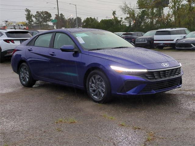 2026 Hyundai Elantra Blue SEL Sport photo 3