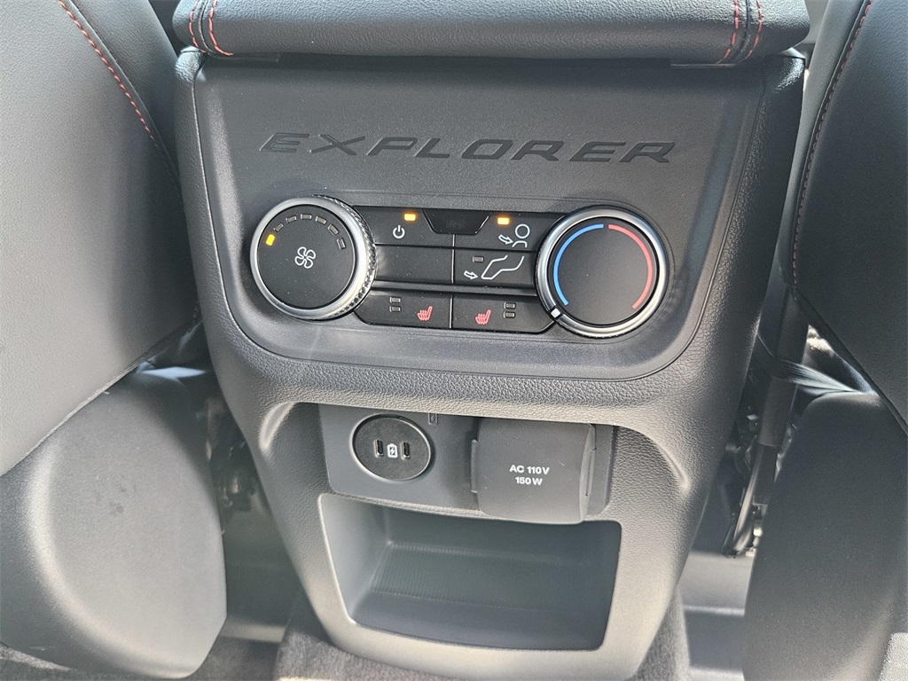 2025 Ford Explorer ST-Line photo 34