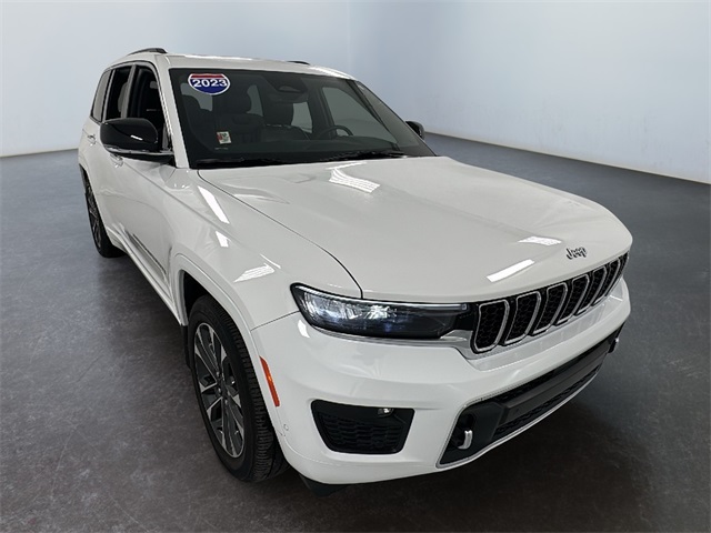 2023 Jeep Grand Cherokee Overland's photo