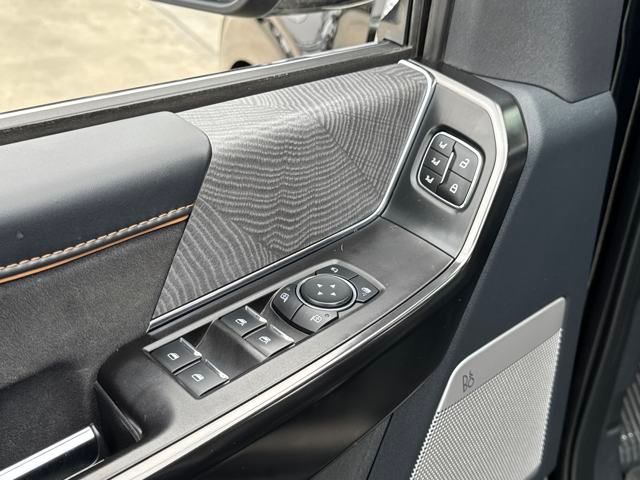 2023 Ford F-150 Platinum photo 5