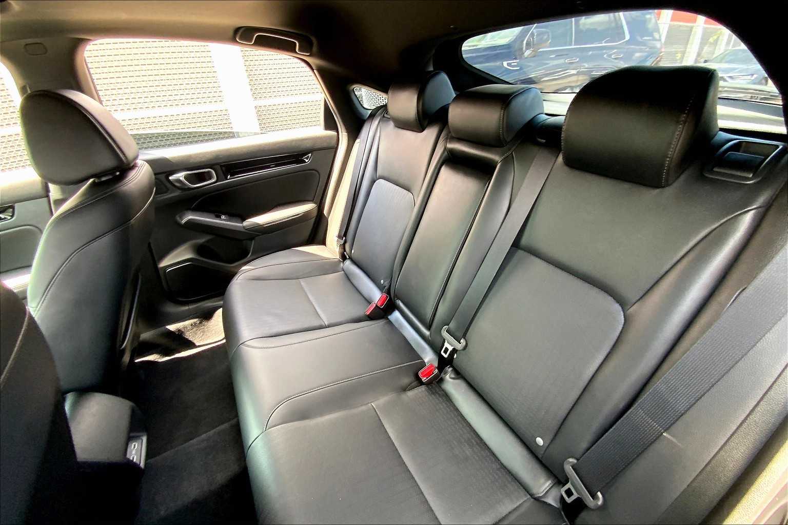 2024 Honda Civic Hatchback Sport Touring photo 19