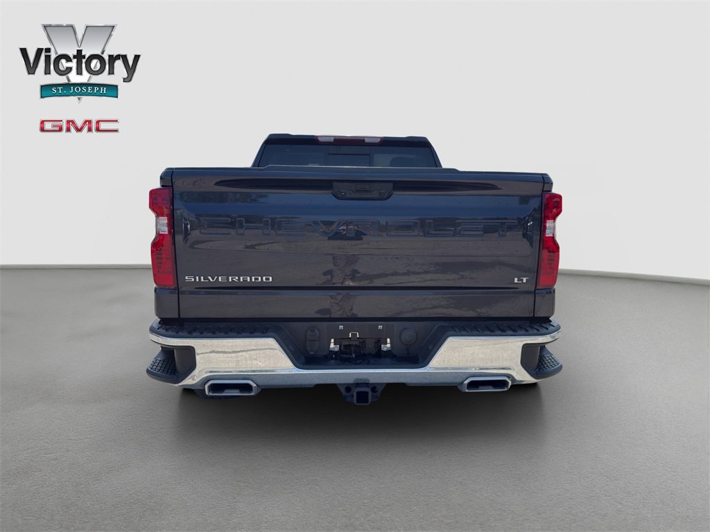 2022 Chevrolet Silverado LT photo 13