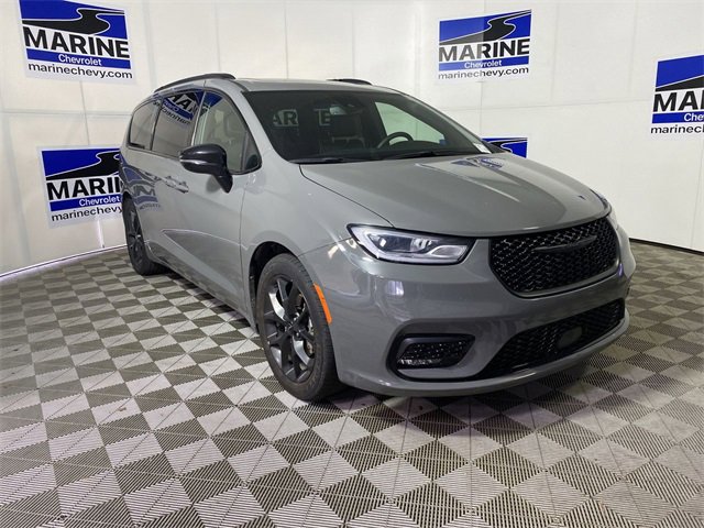 2025 Chrysler Pacifica Limited's photo