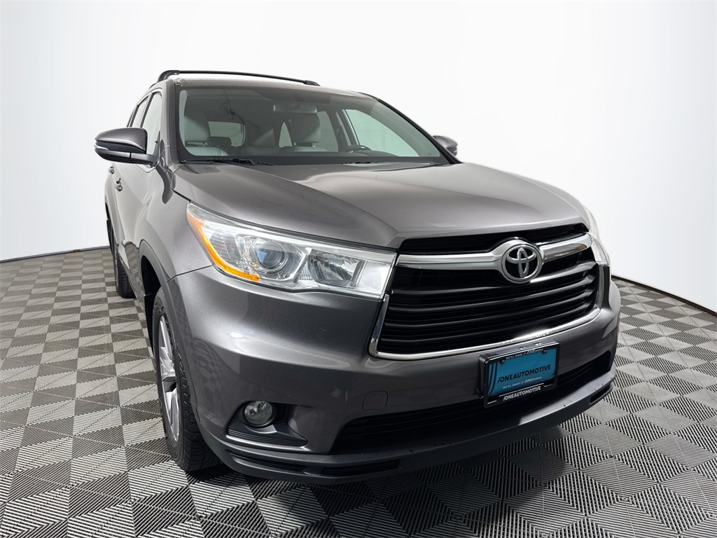 2014 Toyota Highlander LE Plus photo 4