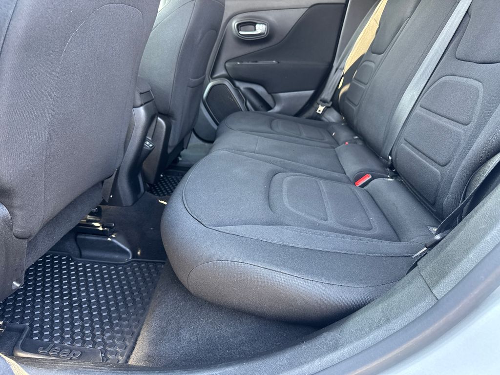 2019 Jeep Renegade Latitude photo 19