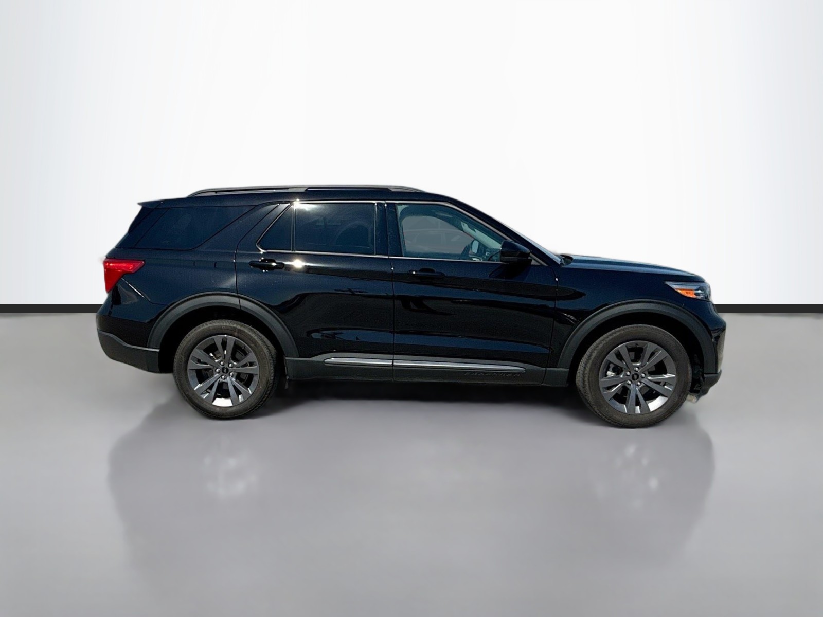 2024 Ford Explorer XLT photo 2