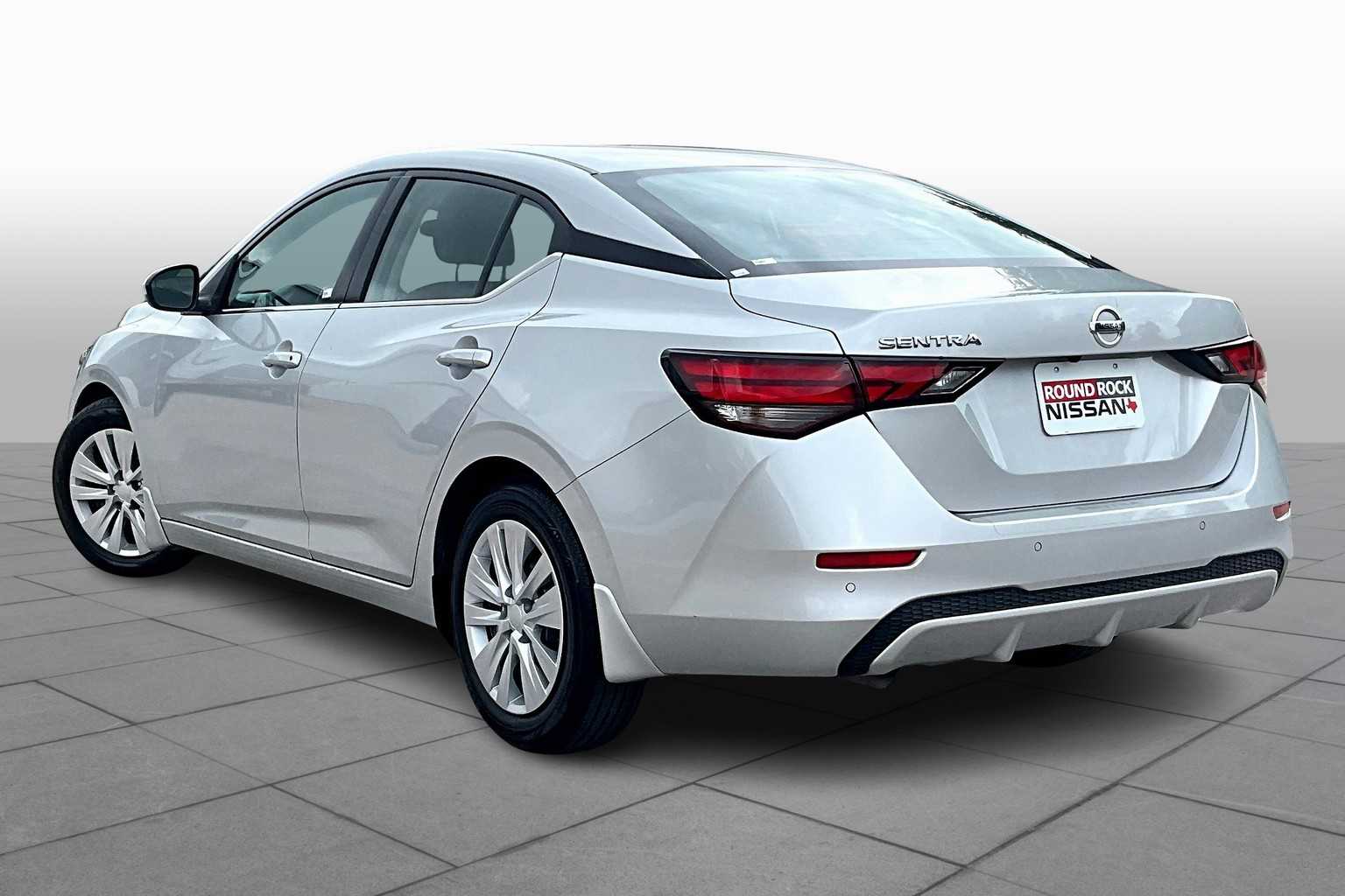 2022 Nissan Sentra S photo 11
