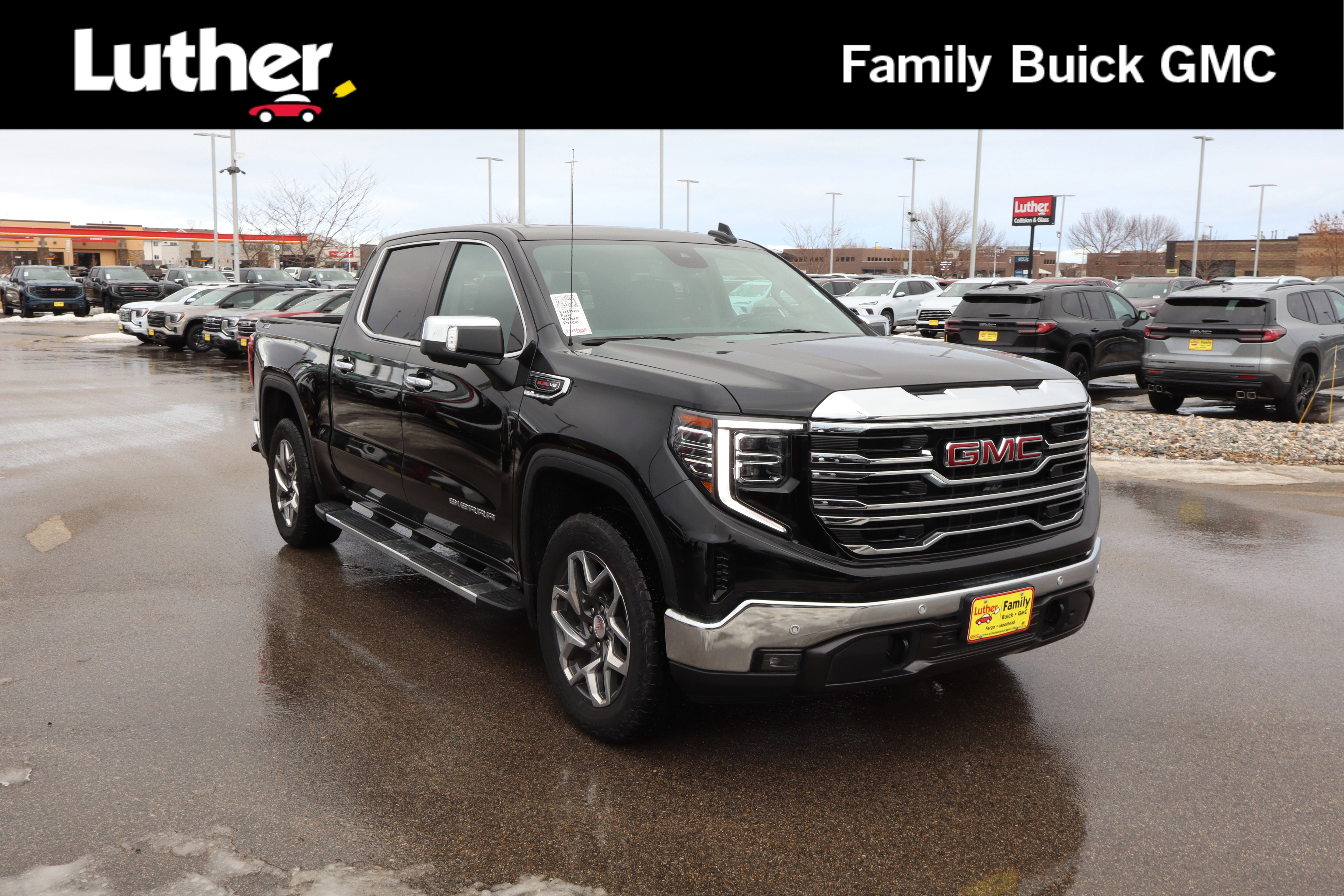 2024 GMC Sierra SLT's photo