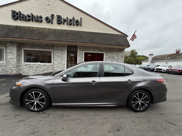 2019 Toyota Camry Hybrid SE photo 4