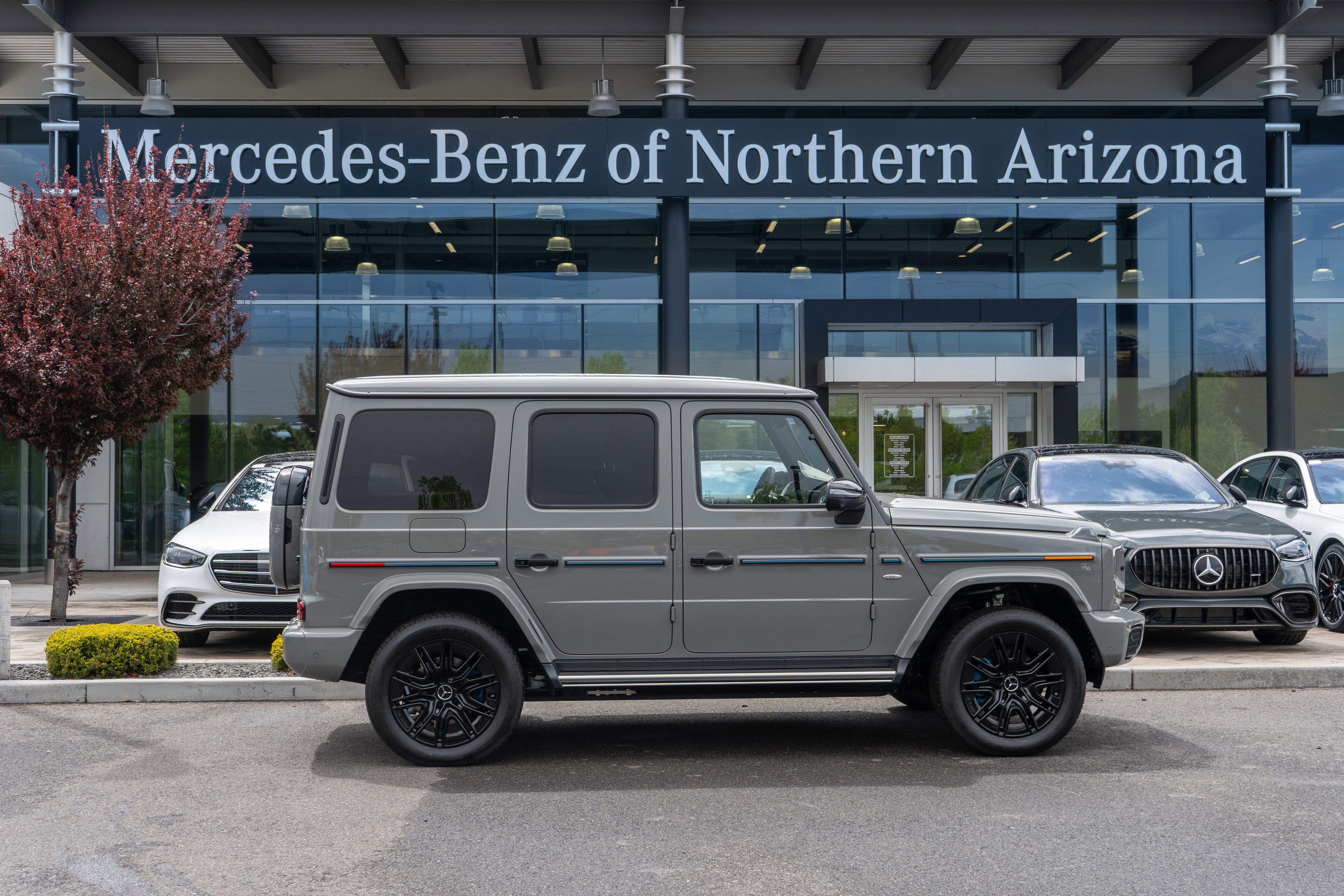 2025 Mercedes-Benz G-Class G580's photo