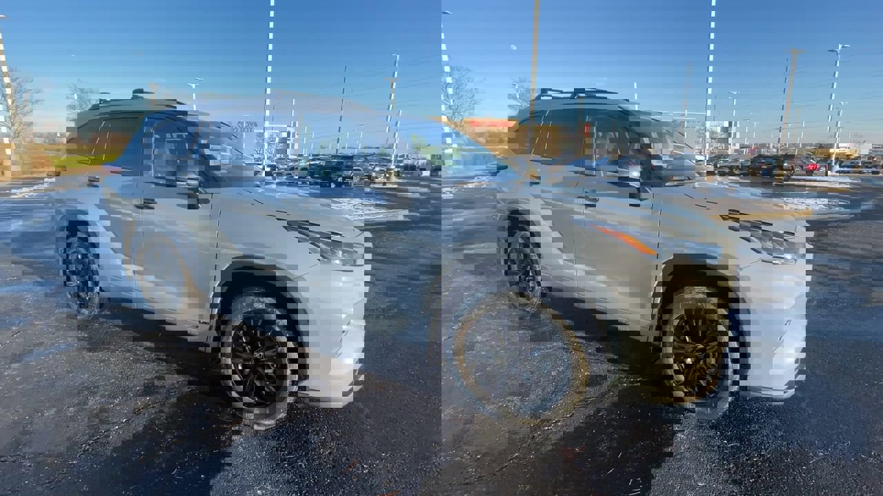 Used 2025 Toyota Highlander XLE Nightshade with VIN 5TDKBRCH7SS685848 for sale in Kansas City