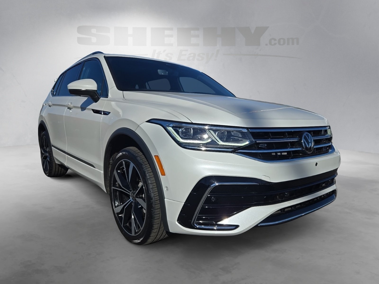 2022 Volkswagen Tiguan SEL Premium R-Line photo 2