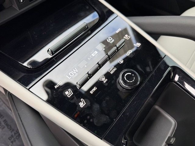 2025 Porsche Cayenne Base photo 16