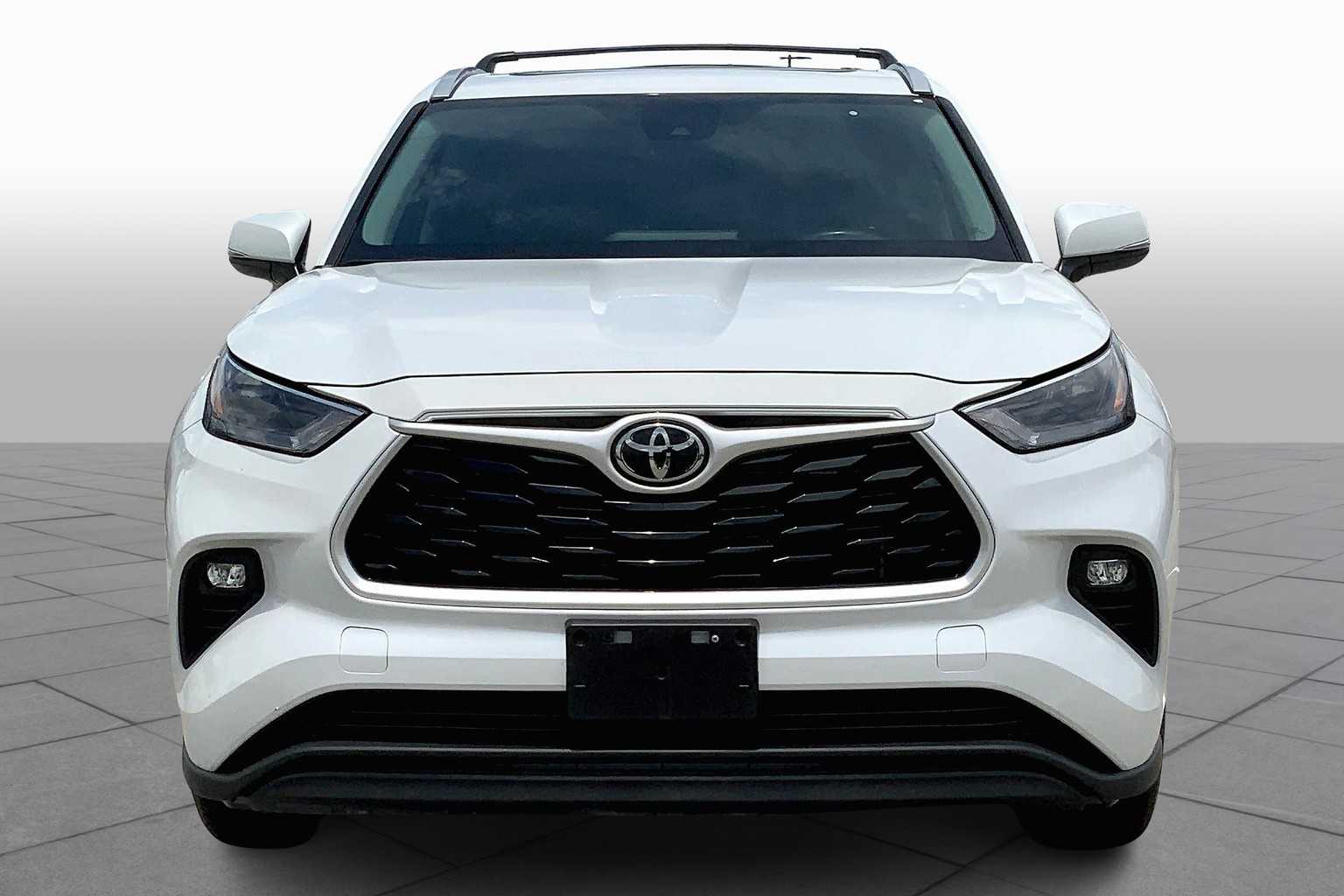 2022 Toyota Highlander XLE photo 3