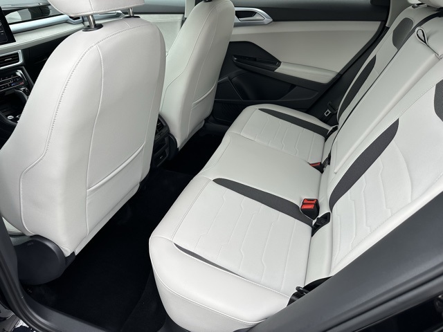 2025 Volkswagen Taos SE photo 8