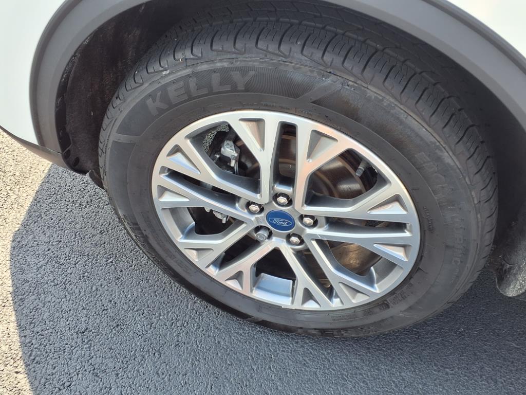 2022 Ford Escape SEL photo 15