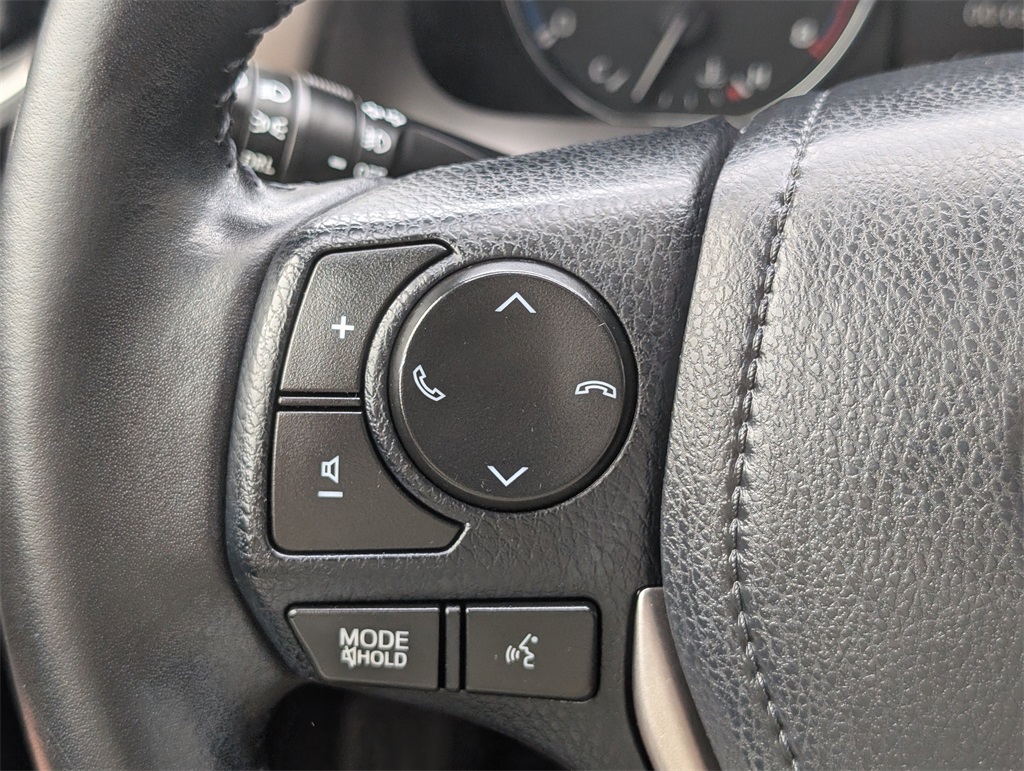 2016 Toyota RAV4 XLE photo 13