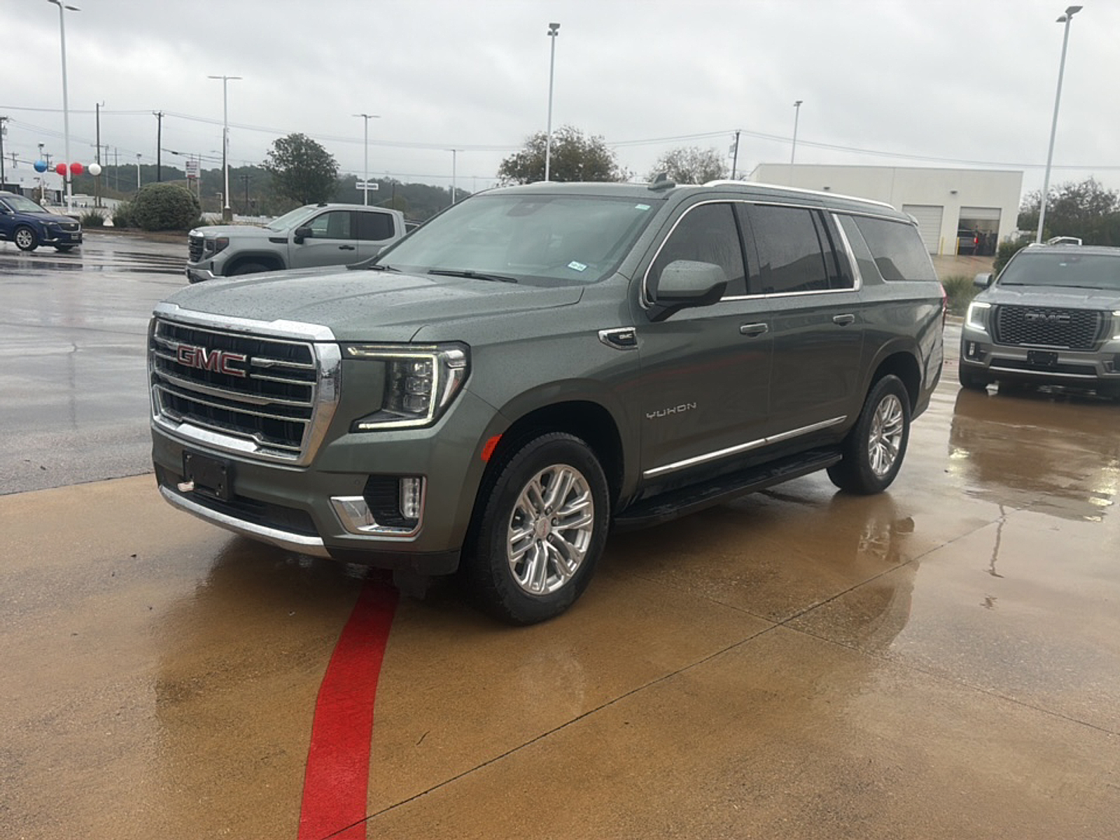 2023 Gmc Yukon XL SLT photo 2
