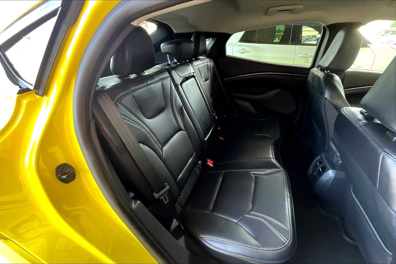 2025 Ford Mustang Mach-E Premium photo 17