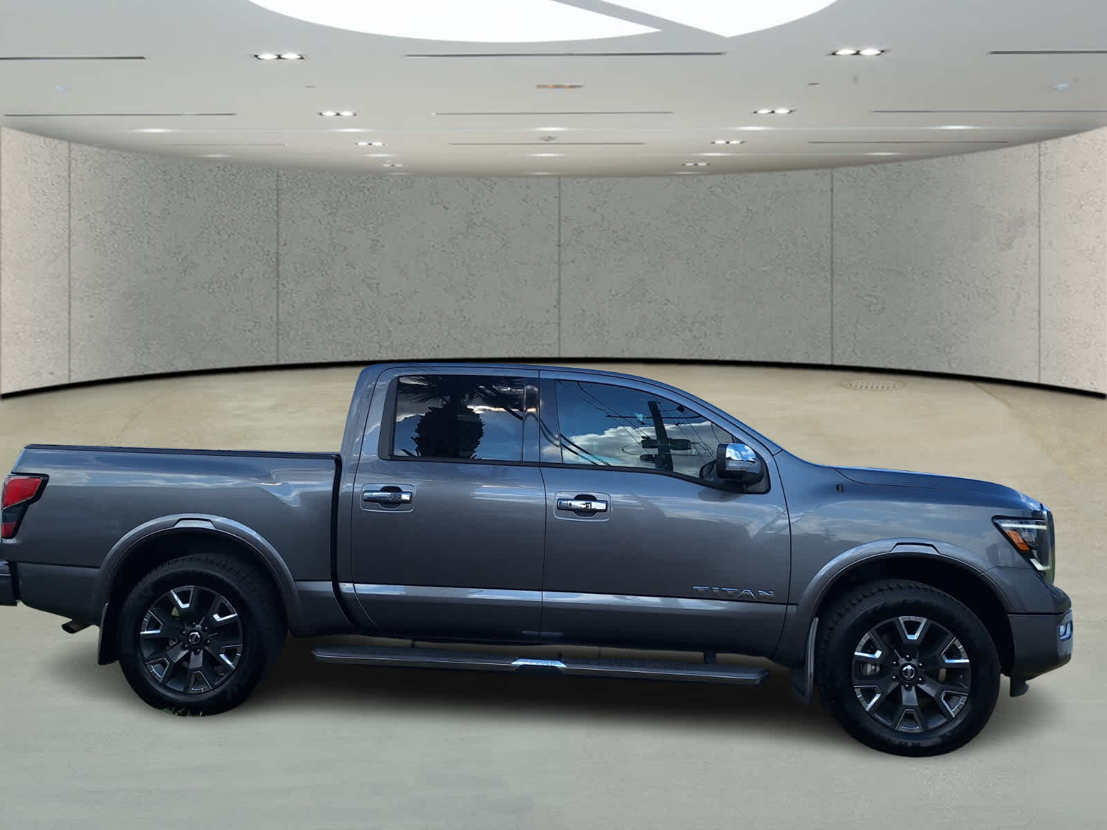 2021 Nissan Titan Platinum Reserve photo 6