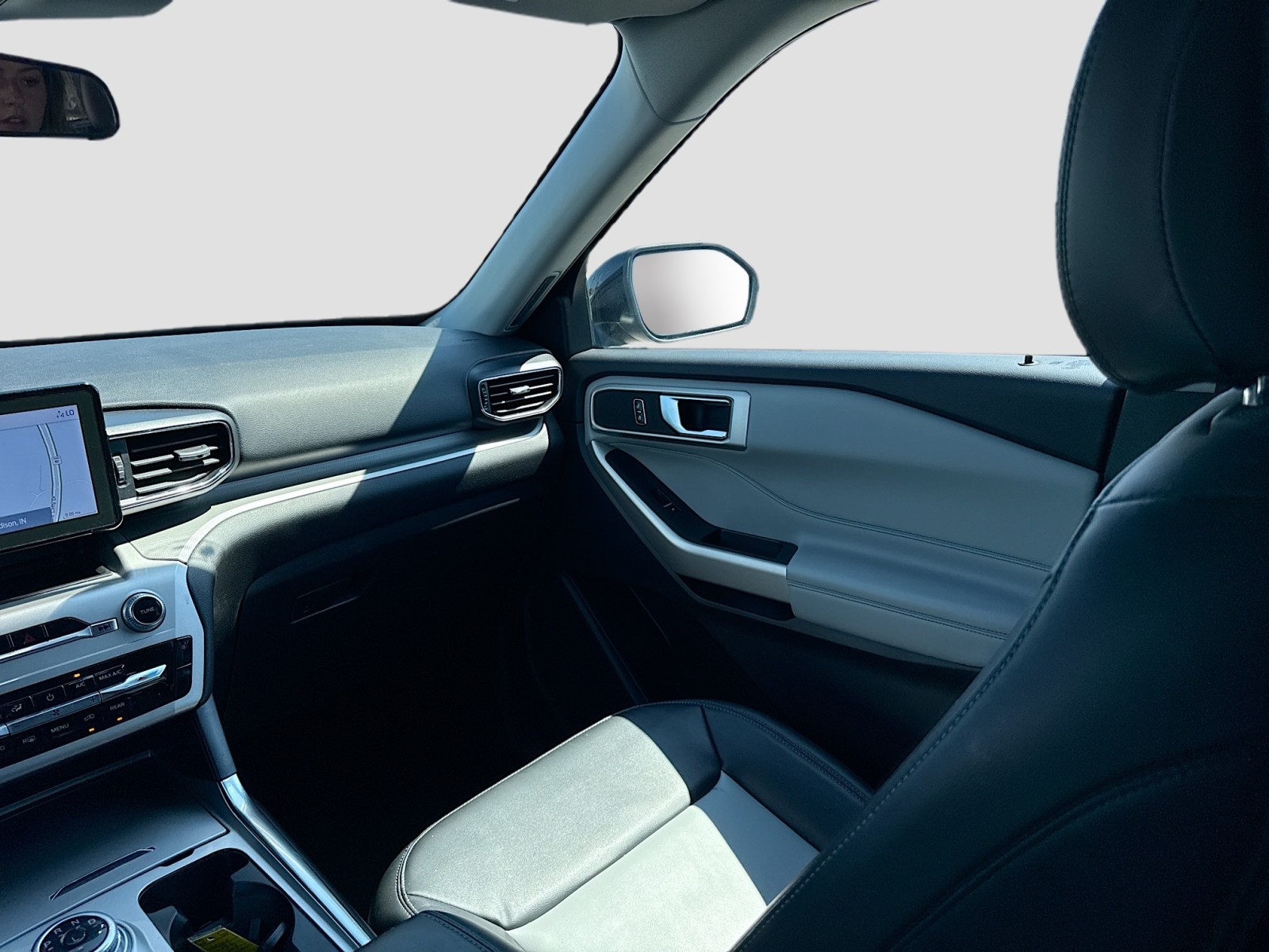 2024 Ford Explorer XLT photo 21