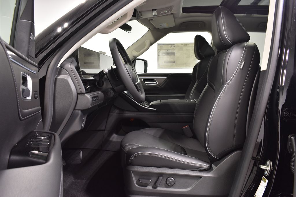 2026 Infiniti QX80 Luxe photo 8