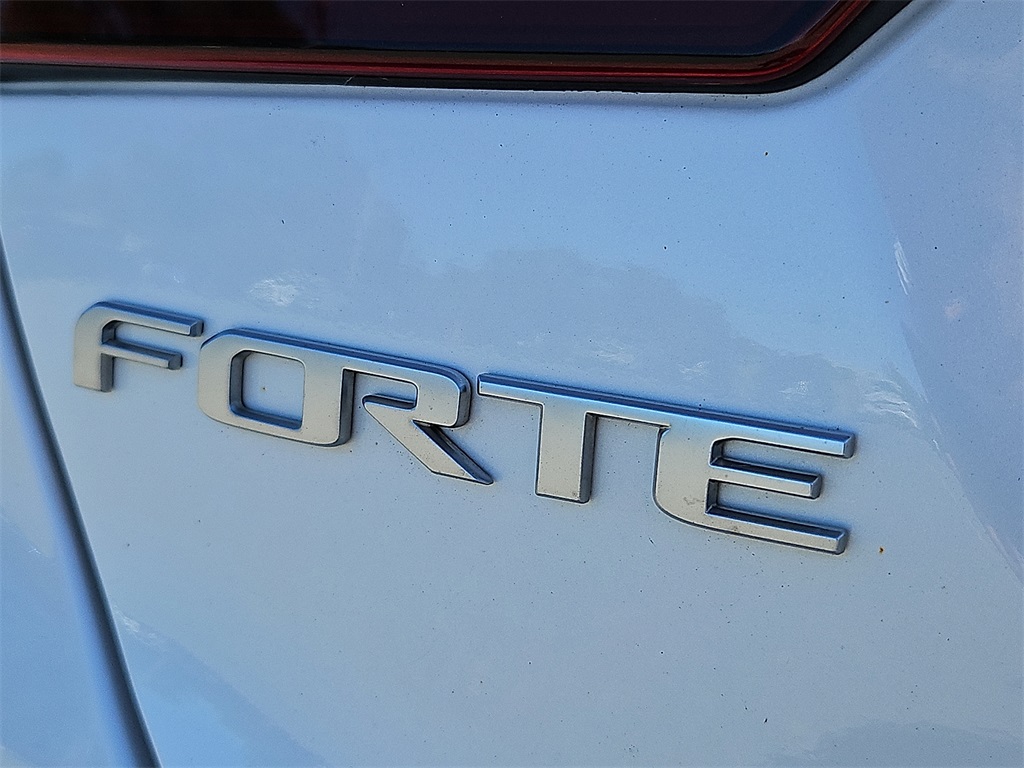 2023 Kia Forte GT-Line photo 28