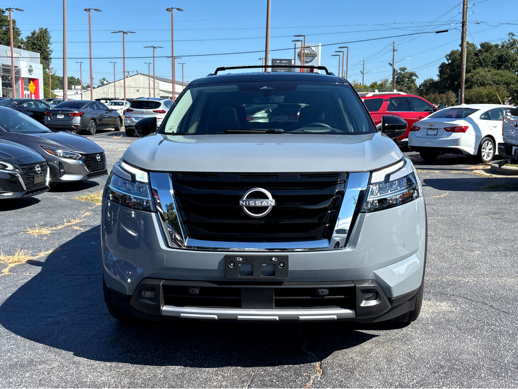 2023 Nissan Pathfinder Platinum photo 2