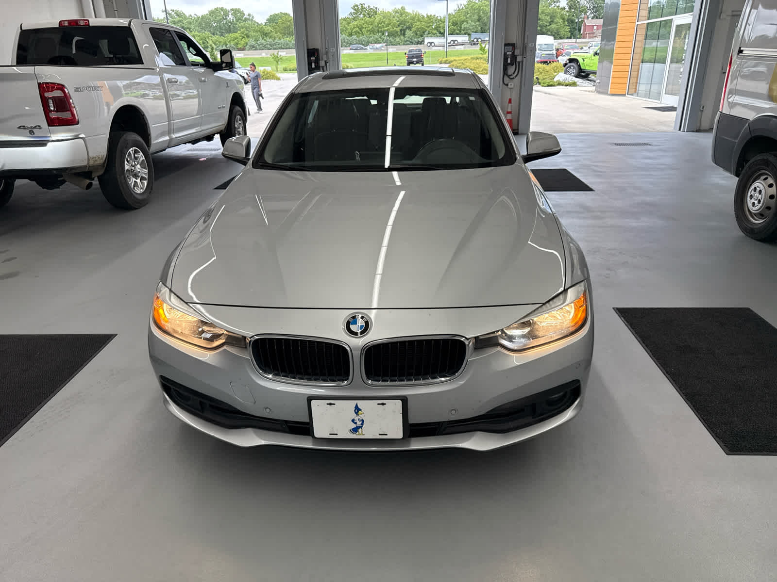 Used 2017 BMW 3 Series 320i with VIN WBA8E5G30HNU44508 for sale in Kansas City