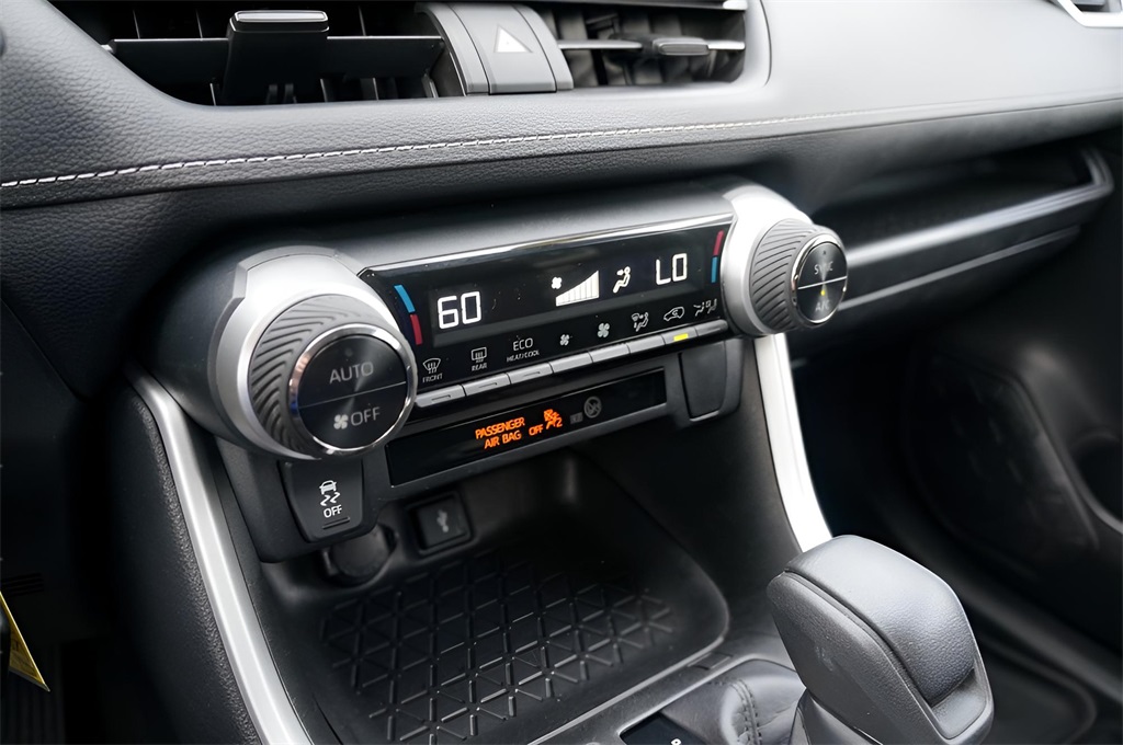 2021 Toyota RAV4 Hybrid LE photo 21
