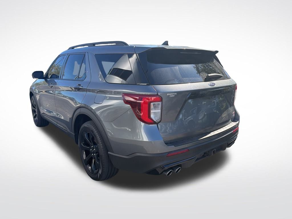 2023 Ford Explorer ST photo 2