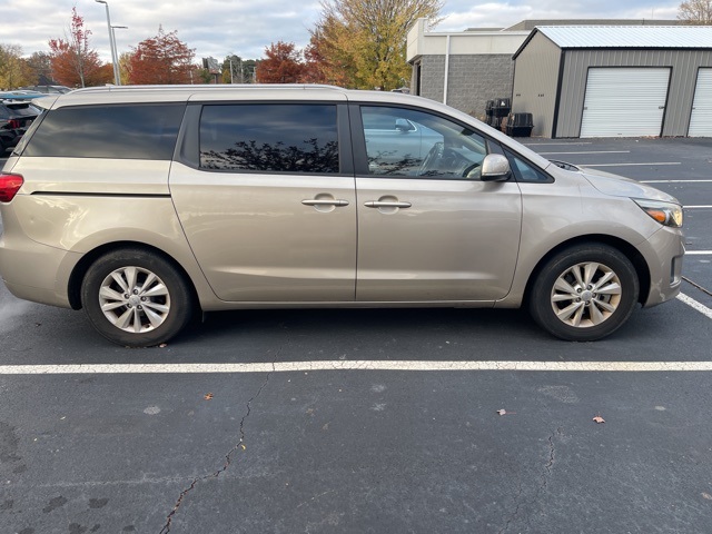 2015 Kia Sedona LX photo 2