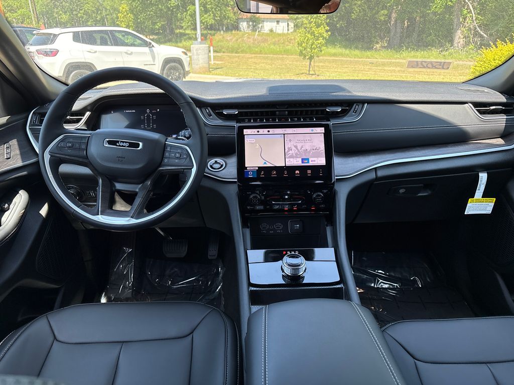 2025 Jeep Grand Cherokee Limited photo 14