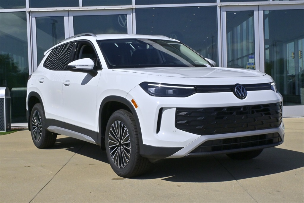 2025 Volkswagen Tiguan S's photo