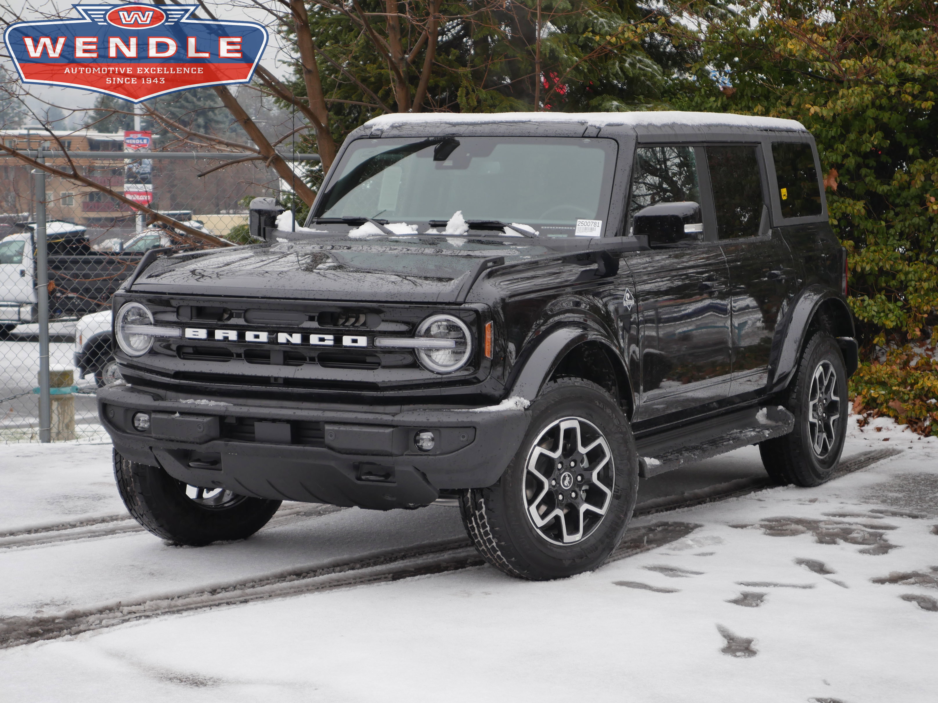 2025 Ford Bronco 4-Door Outer Banks's photo