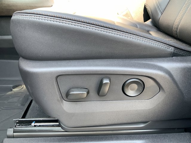 2025 Chevrolet Silverado 1500 High Country photo 19